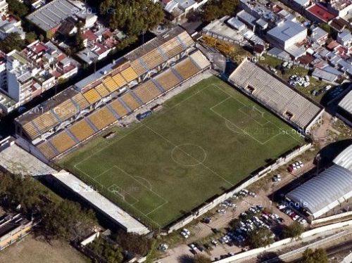 File:Estadio Don León Kolbowsky, del Club Atlético Atlanta..jpg - Wikimedia  Commons